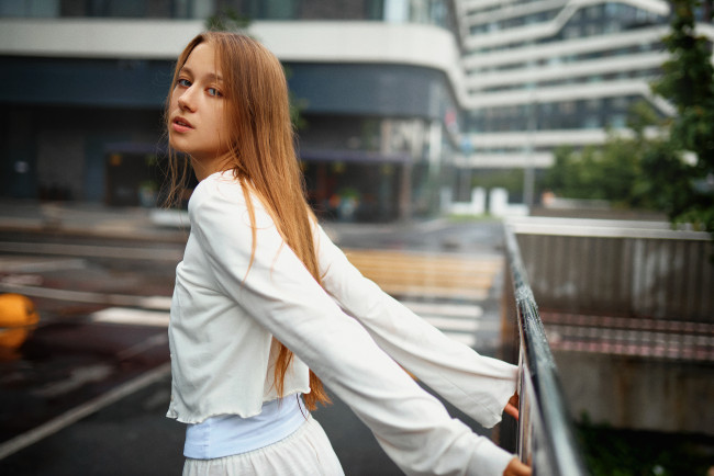 Обои картинки фото красивая девушка, девушки, - брюнетки,  шатенки, девушка, женщина, шатенка, темноволосая, сексуальная, модель, звезда, позирует, разная, обувь, верхняя, стильная, одежда, нижнее, эротическое, бельё, трусы, лифчик, колготки, чулки, аксессуары, макияж, и, множество, элементов, на, фотографии