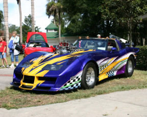 Картинка автомобили выставки уличные фото