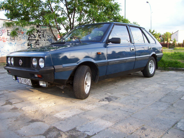 Обои картинки фото polonez, автомобили, выставки, уличные, фото