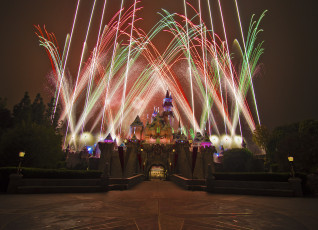 Картинка города диснейленд салют фейерверк