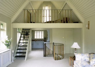 Картинка интерьер холлы лестницы корридоры дом лестница диван