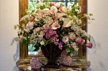 Картинка цветы букеты композиции жасмин розы эустома калы