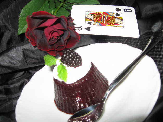 Обои картинки фото автор, varvarra, еда, мороженое, десерты, десерт, роза, карта