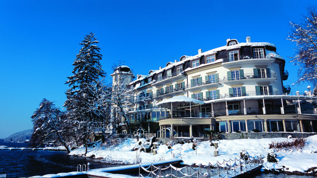 Обои картинки фото города, здания, дома, снег, река, озеро, отель, дом, отдыха