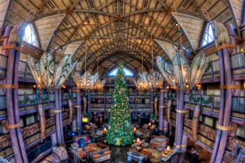 Картинка праздничные Ёлки люстры холл дерево