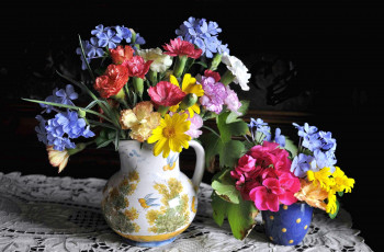 Картинка цветы букеты композиции герань гвоздики плюмбаго кувшин