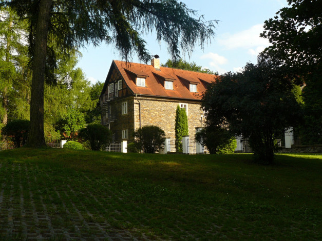 Обои картинки фото разное, сооружения, постройки, дом, деревья, кусты