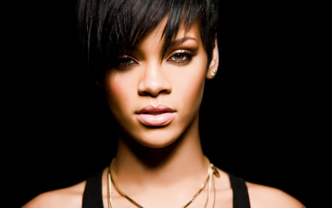 Обои картинки фото rihanna, музыка, певица, лицо, цепочки