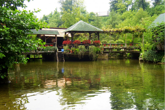 Обои картинки фото хорватия, слунь, природа, парк, цветы