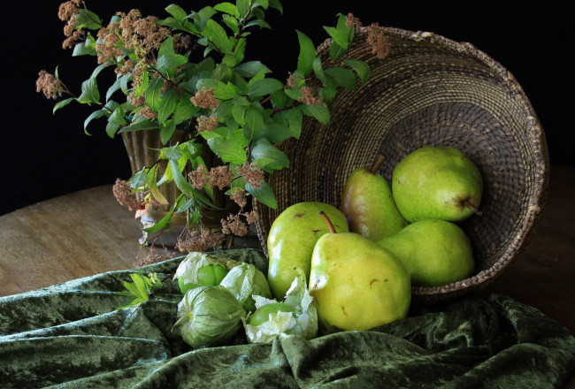 Обои картинки фото еда, натюрморт, корзина, груши, физалис, ветки