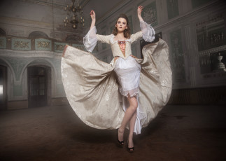 Картинка девушки -unsort+ брюнетки +шатенки зал платье