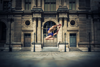 Картинка девушки -unsort+ блондинки прыжок