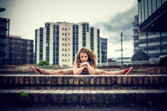 Картинка девушки -unsort+ блондинки шпагат