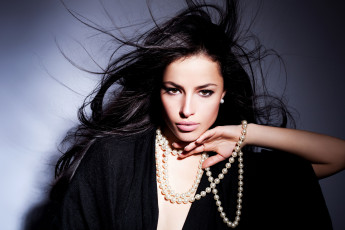 Картинка девушки -unsort+ креатив бусы взгляд волосы