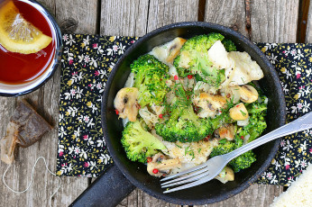 Картинка еда вторые+блюда чай сковорода грибы брокколи