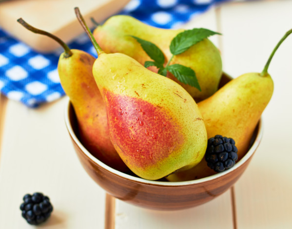 Обои картинки фото еда, фрукты,  ягоды, ежевика, груши