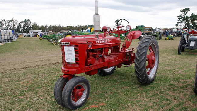 Обои картинки фото 1942 farmall h tractor, техника, тракторы, трактор, колесный