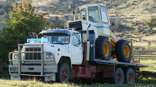 Обои картинки фото 1977 mack r686rs truck, автомобили, mack, сша, тяжелые, грузовики, trucks, inc