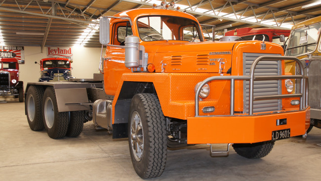 Обои картинки фото international f230d 1966, автомобили, international, сша, бронеавтомобили, автобусы, грузовые, navistar