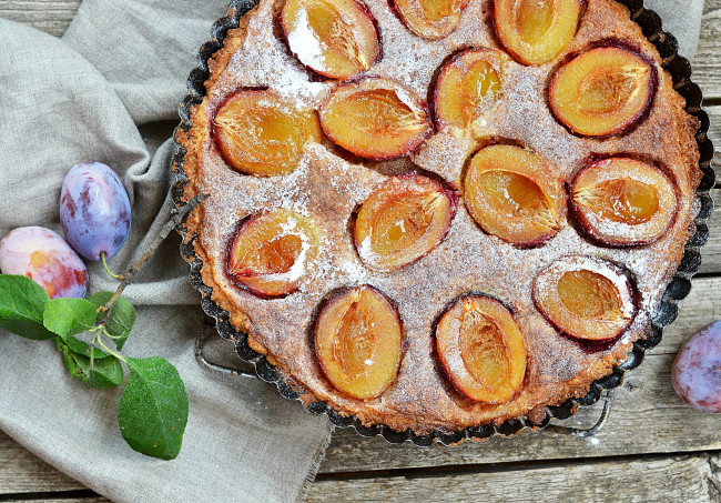 Обои картинки фото еда, пироги, сливовый, пирог