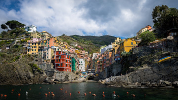 Картинка города -+панорамы Чинкве-терре риомаджоре italy ligurian sea побережье liguria cinque terre riomaggiore море италия лигурийское буи здания лигурия