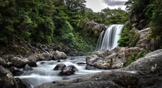 Обои картинки фото природа, водопады, лес, водопад, река