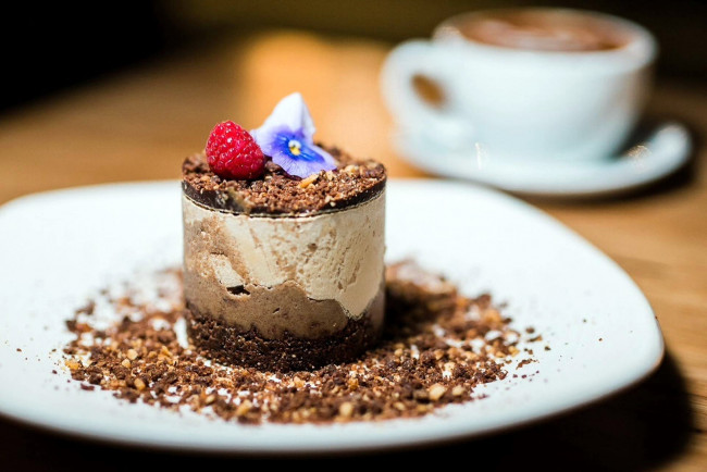 Обои картинки фото еда, мороженое,  десерты, карамельный, десерт, малина