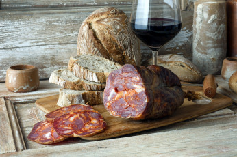 Картинка еда колбасные+изделия сальтисон хлеб вино
