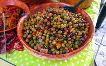 Картинка еда оливки много