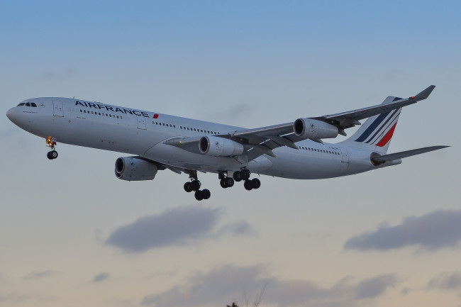 Обои картинки фото авиация, пассажирские самолёты, авиалайнер