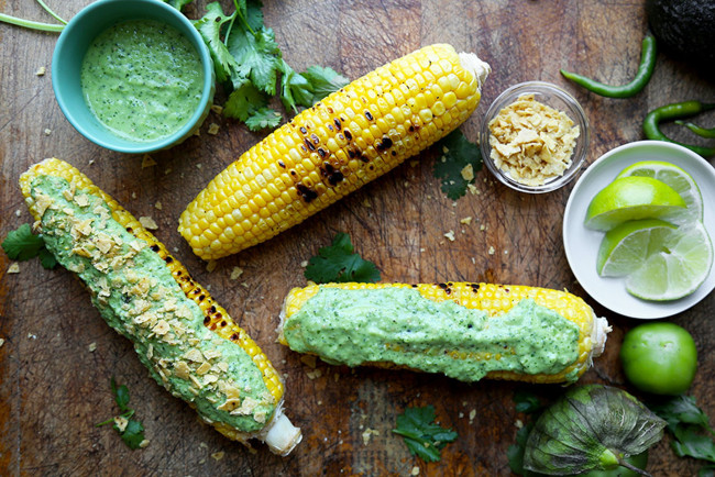 Обои картинки фото еда, кукуруза, початки, соус, лайм