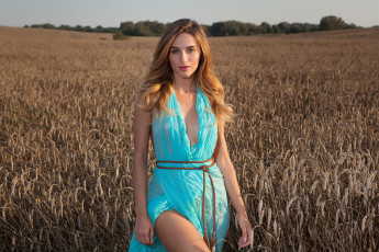 Картинка cara+mell девушки cara mell модель взгляд красотка поза пшеница блондинка поле девушка