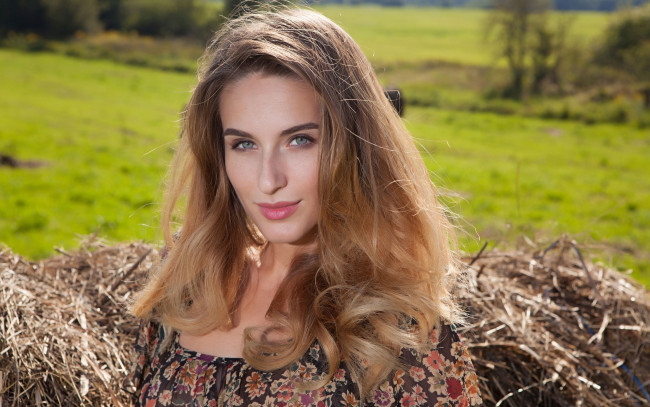 Обои картинки фото cara mell, девушки, cara, mell, девушка, шатенка, красотка, поза, взгляд, модель