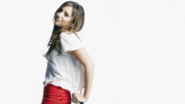 Обои картинки фото девушки, ashley tisdale, русая, блузка