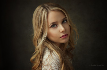 Картинка девушки -+лица +портреты блондинка портрет лицо простой фон волосы смотрит на зрителя деннис дрожжин женщины в помещении студия макияж крашеные модель с водяными знаками