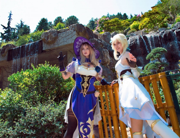 Обои картинки фото девушки, симонет секунова, костюмы, образы, водопад