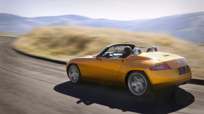 Обои картинки фото автомобили, dodge, желтый, кабриолет, скорость, дорога