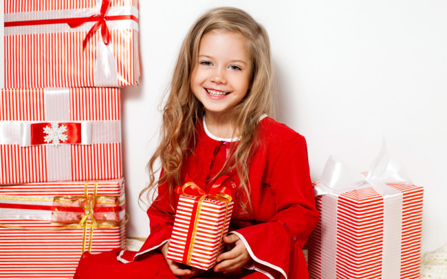 Обои картинки фото разное, дети, девочка, платье, подарки