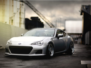 обоя subaru brz, автомобили, subaru, серебристый, здания