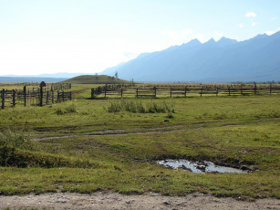 Картинка природа другое забор лето солнце горы зеленая трава