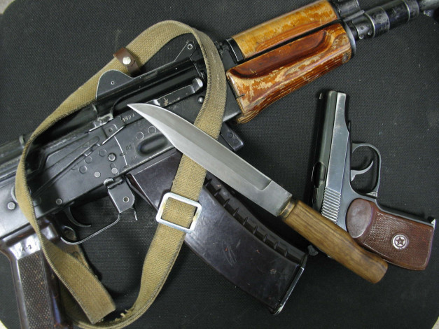 Обои картинки фото оружие, автомат, аксу, пистолет, макарова, пм