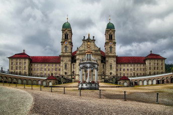 Картинка швейцария айнзидельн города здания дома архитектура замок облака башня с часами скульптура христианство корона арка