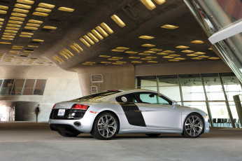 Картинка 2010 audi r8 quattro автомобили