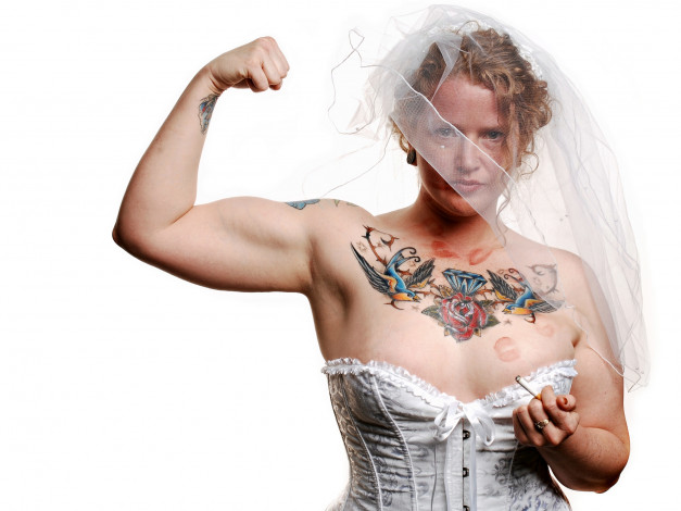 Обои картинки фото we can do it, девушки, -unsort , креатив, бицепсы, невеста, сигарета, тату, корсет, фата