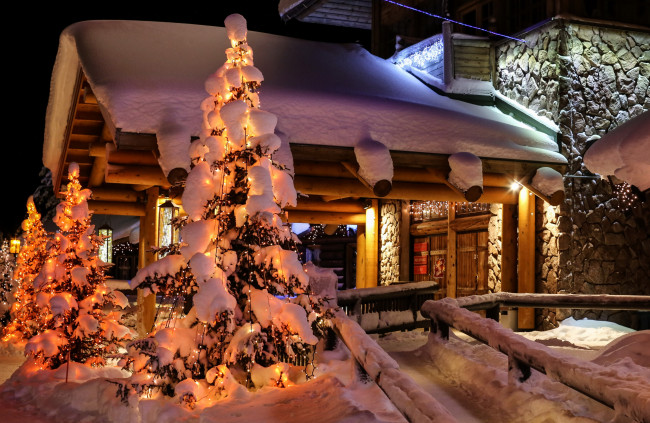 Обои картинки фото lapland finland, города, - здания,  дома, lapland, снег, дом, огни, ночь, лапландия, finland, лес, зима