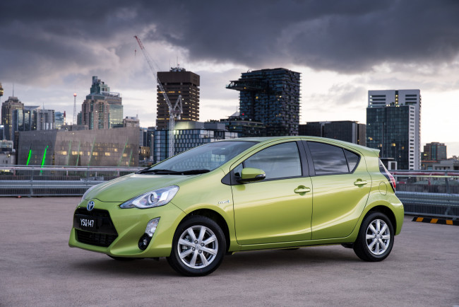 Обои картинки фото автомобили, toyota, au-spec, prius, c, 2015г