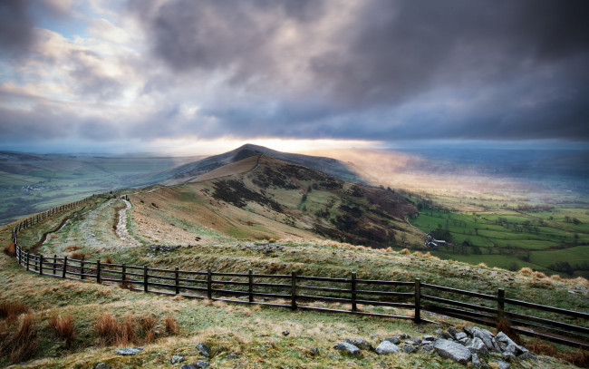 Обои картинки фото природа, дороги, поле, забор, небо, пейзаж