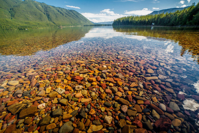 Обои картинки фото природа, реки, озера, национальный, парк, глейшер, озеро, макдональд, пейзаж, монтана, вода, камни