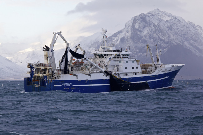 Обои картинки фото корабли, другое, рыболов