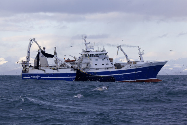 Обои картинки фото корабли, другое, рыболов